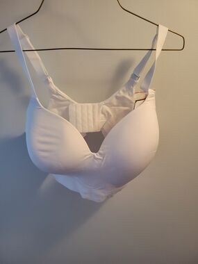 Smooth Molded White Everyday Bra with Light Padding